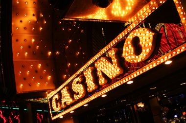 oppatoto slot mobile app interface showing sportsbook and live-dealer options